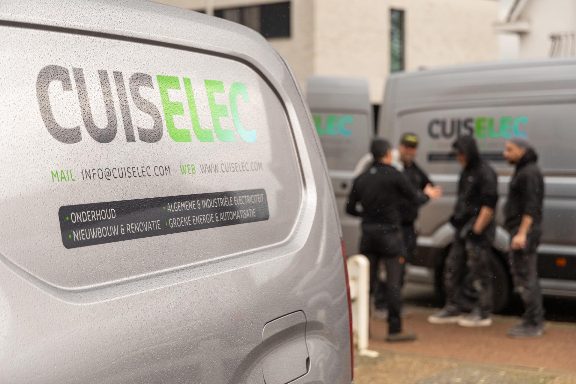 Elektricien Met Kabel Naar Werk